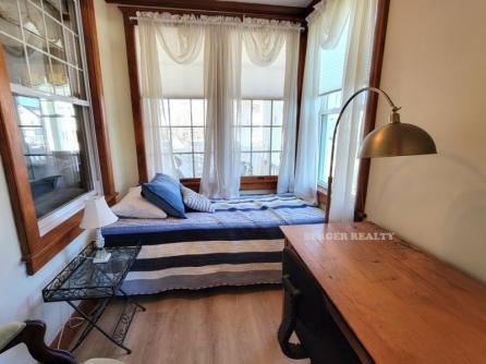 858 St Charles Place