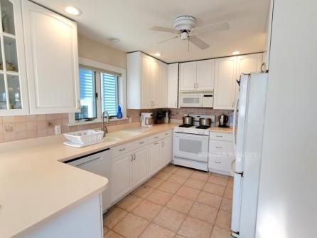 858 St Charles Place