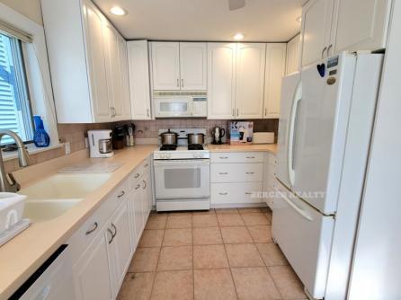 858 St Charles Place