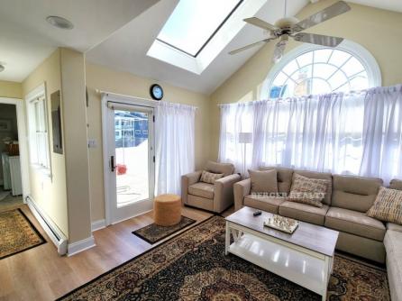 858 St Charles Place
