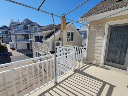 858 St Charles Place