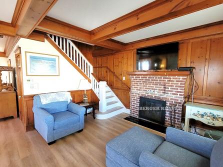 858 St Charles Place