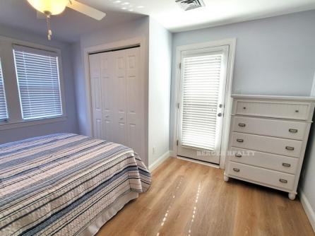 858 St Charles Place