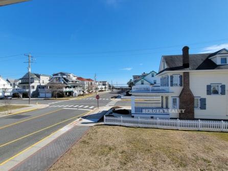 858 St Charles Place