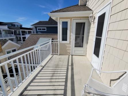 858 St Charles Place