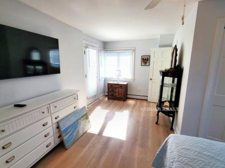 858 St Charles Place