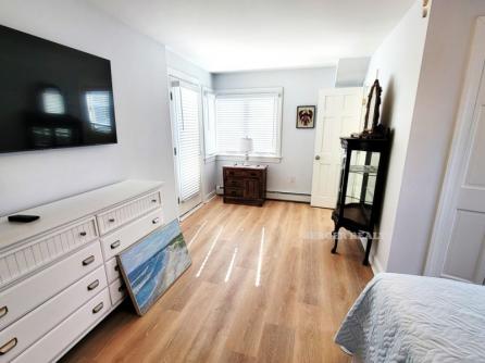 858 St Charles Place