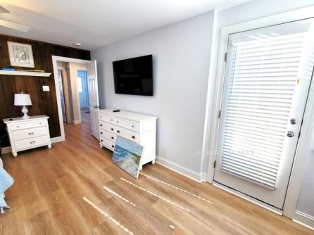 858 St Charles Place
