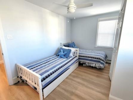 858 St Charles Place