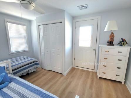858 St Charles Place