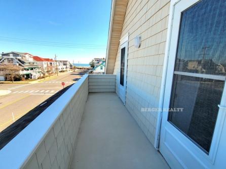 858 St Charles Place