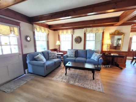 858 St Charles Place
