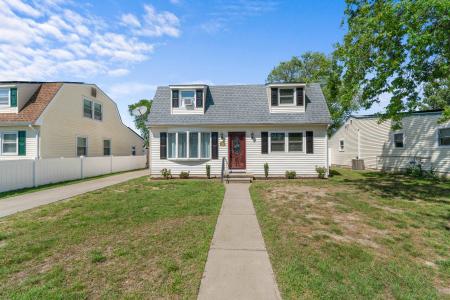 123 Broadway, Villas, 08251