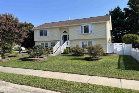 7 Golf Dr, Mays Landing, 08330